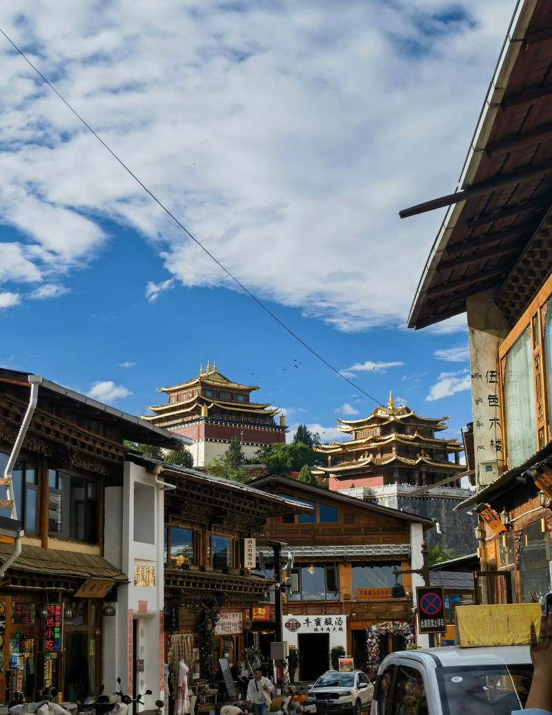 独克宗古城望白塔